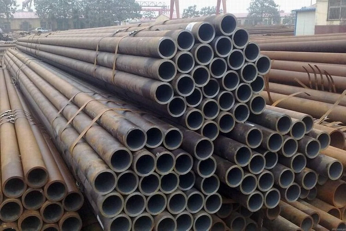 Steel pipes bundled for storage with open end views | LeKe Piping Steel pipes bundled for storage with open end views