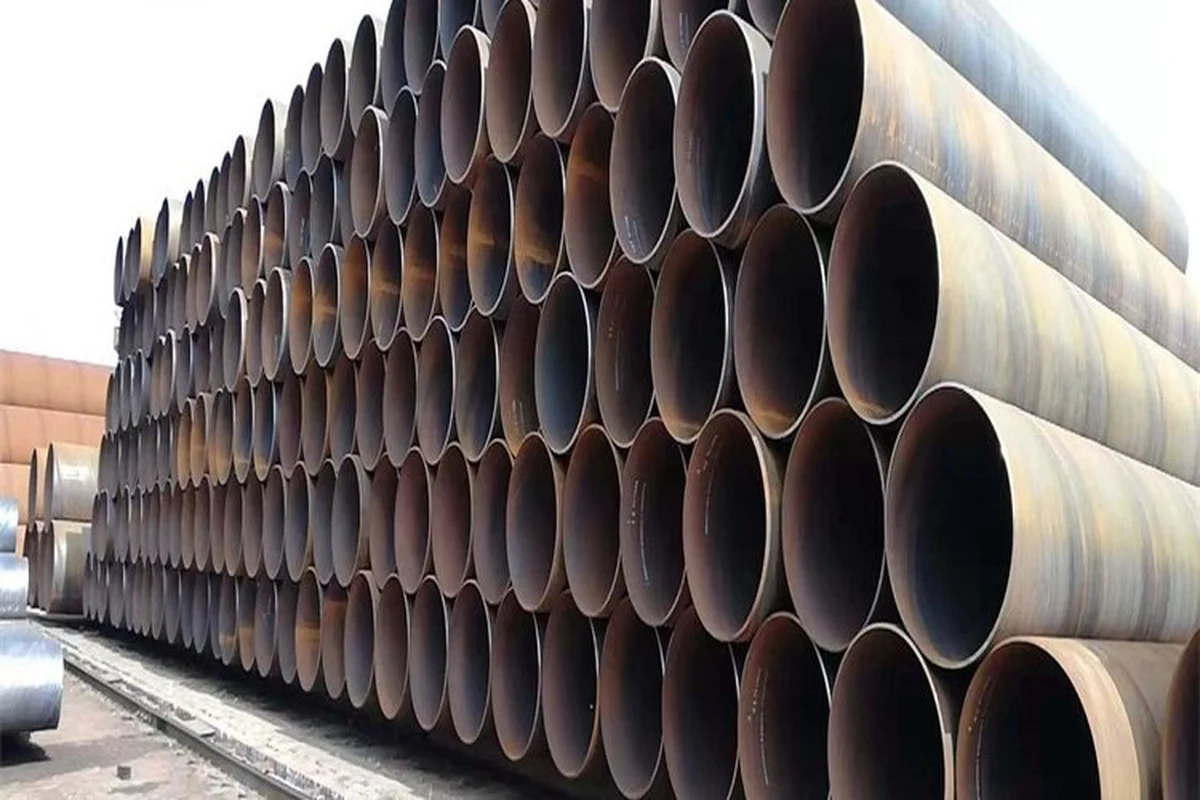 Large steel pipes arranged in a stacked batch | LeKe Piping Large steel pipes arranged in a stacked batch